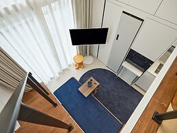 UH FLAT SIGNATURE GANGNAM