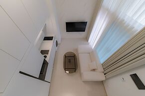 UH FLAT SIGNATURE GANGNAM