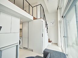 UH FLAT SIGNATURE GANGNAM