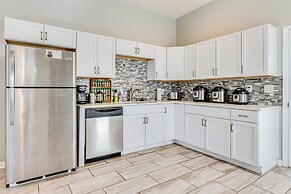 4 Mi to Dtwn Indianapolis: Updated Home w/ Yard!