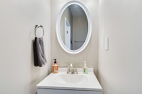 4 Mi to Dtwn Indianapolis: Updated Home w/ Yard!