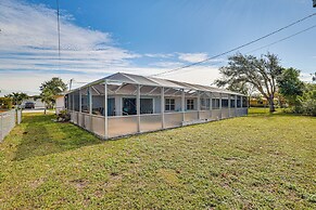 Private Pool & Spa: Airy Gem w/ Yard in Cape Coral