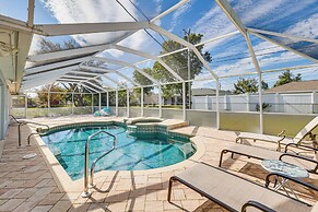 Private Pool & Spa: Airy Gem w/ Yard in Cape Coral
