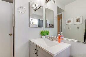 Walk to Conveniences: Tempe Condo w/ Pool!