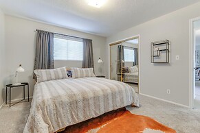 Walk to Conveniences: Tempe Condo w/ Pool!