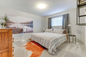 Walk to Conveniences: Tempe Condo w/ Pool!