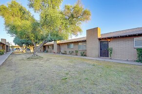 Walk to Conveniences: Tempe Condo w/ Pool!