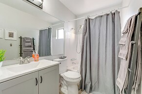 Walk to Conveniences: Tempe Condo w/ Pool!