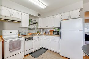 Walk to Conveniences: Tempe Condo w/ Pool!