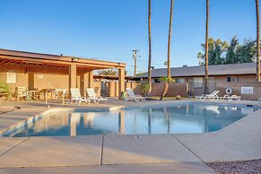 Walk to Conveniences: Tempe Condo w/ Pool!