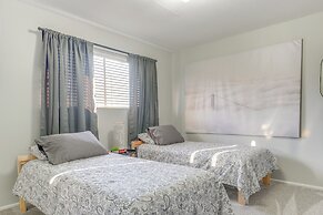 Walk to Conveniences: Tempe Condo w/ Pool!