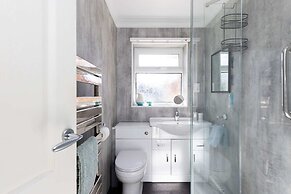 Seaside Retreat - Five Minutes to Beach Village