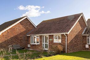 Seaside Retreat - Five Minutes to Beach Village