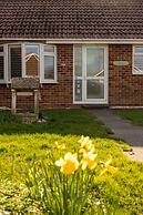 Seaside Retreat - Five Minutes to Beach Village