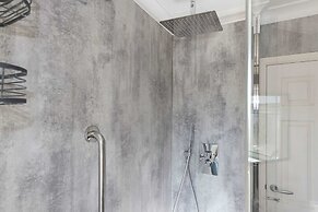 Seaside Retreat - Five Minutes to Beach Village