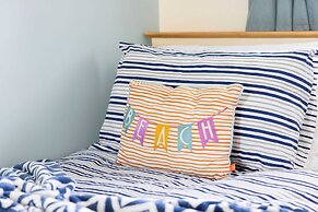 Seaside Retreat - Five Minutes to Beach Village