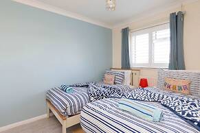 Seaside Retreat - Five Minutes to Beach Village