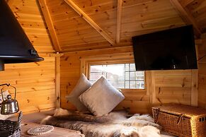 Seaside Retreat - Five Minutes to Beach Village