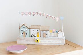 Seaside Retreat - Five Minutes to Beach Village