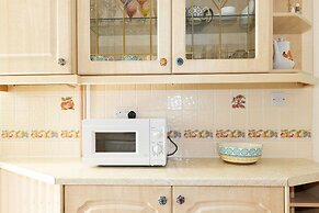 Seaside Retreat - Five Minutes to Beach Village