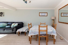 Seaside Retreat - Five Minutes to Beach Village