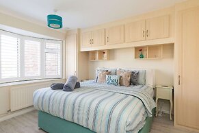 Seaside Retreat - Five Minutes to Beach Village