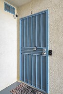 Modern Cozy Retreat Stylish Stay With Patio Parking