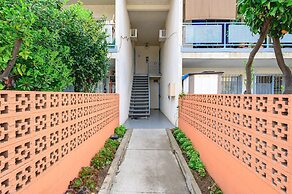 Modern Cozy Retreat Stylish Stay With Patio Parking