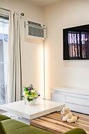 Modern Cozy Retreat Stylish Stay With Patio Parking