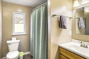 2 Mi to UD: Pet-friendly Home w/ Fenced Yard!