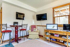 Mtn-view Getaway w/ On-site Trails in Fairplay!