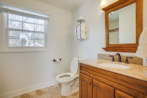 1/2 Mi to Lake Geneva: Home w/ Game Room