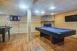 1/2 Mi to Lake Geneva: Home w/ Game Room