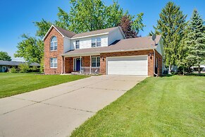 1/2 Mi to Lake Geneva: Home w/ Game Room