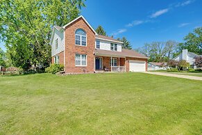 1/2 Mi to Lake Geneva: Home w/ Game Room