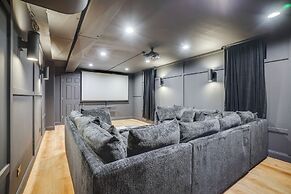1/2 Mi to Lake Geneva: Home w/ Game Room