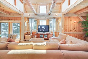 Private Beach + Deck: Serene Lake Michigan Retreat