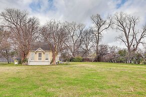 Walk to Lake Chicot: Cottage w/ Yard & Views!
