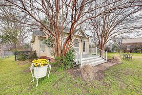 Walk to Lake Chicot: Cottage w/ Yard & Views!