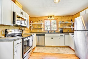 3 Mi to Hanging Rock State Park: Outdoor Haven!