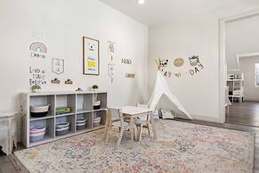 Twice Charmed 8 Bedroom Townhouse