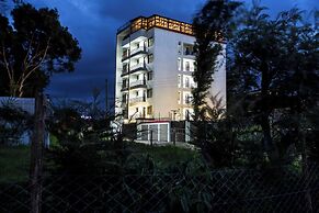 Clayton Luxury Suite