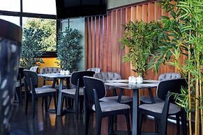 Clayton Luxury Suite