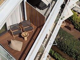 Cama Luxury Suites Kavouri