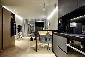 Cama Luxury Suites Kavouri