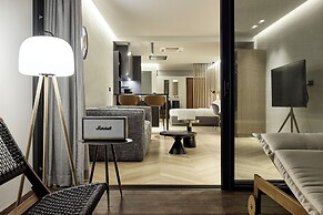 Cama Luxury Suites Kavouri