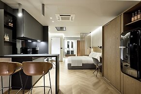 Cama Luxury Suites Kavouri