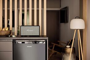 Cama Luxury Suites Kavouri