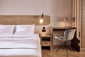 Cama Luxury Suites Kavouri