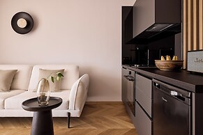 Cama Luxury Suites Kavouri